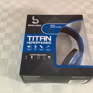 New blue Titan headphones with built in-in-microphone